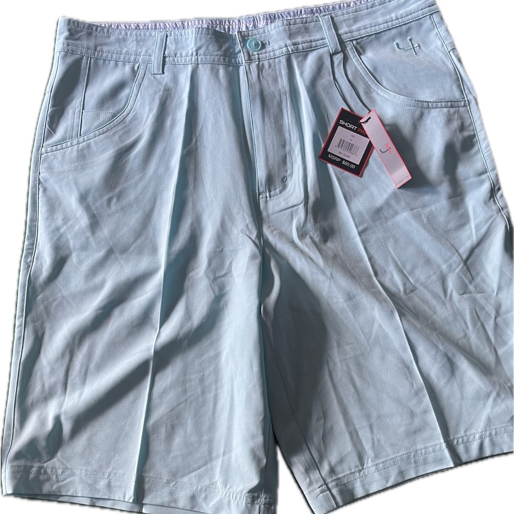 Short Par 4 brand men’s golf shorts. Waist size 32” aqua color